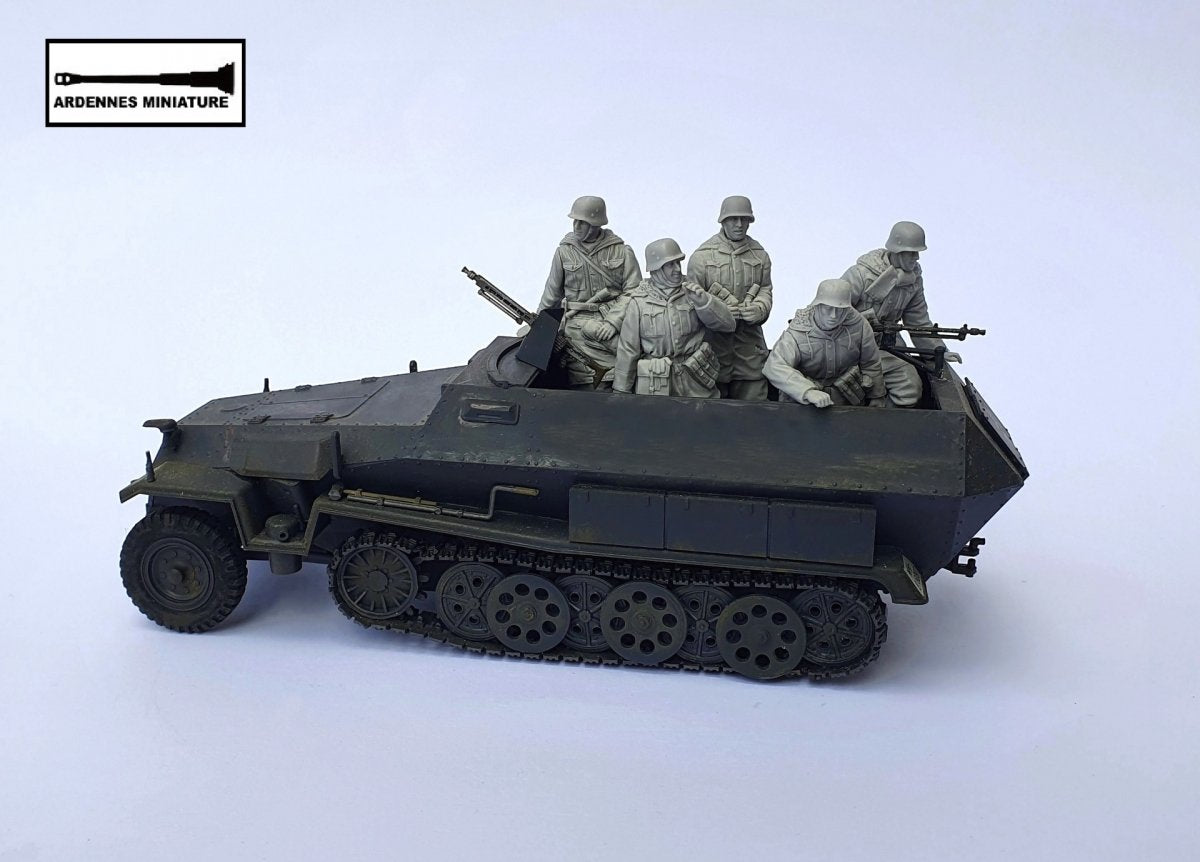 Ardennes Miniature 35027 GERMAN OFFICER AND SOLDIER 1944-1945 1/35 – zdjęcie 5