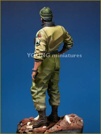 Young Miniatures YM9002 US TANK CREW WWII 90mm – image 4