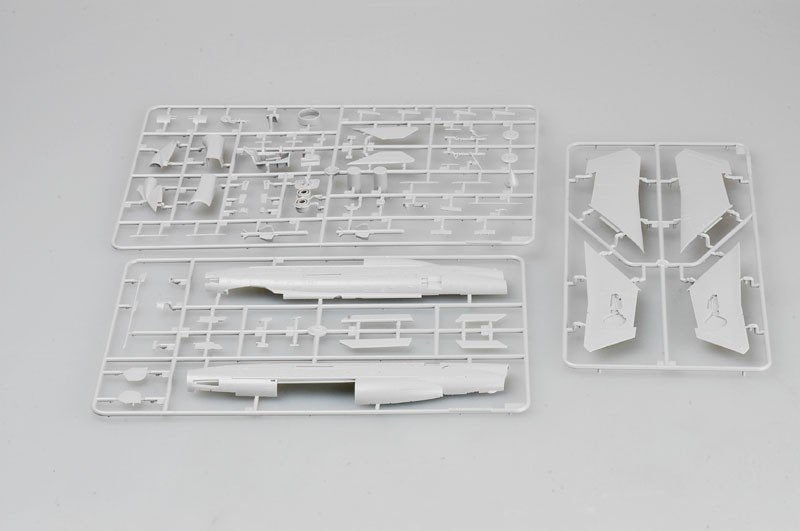 Trumpeter 01654 BAC Lightning F.6/F.2A 1/72 – image 4