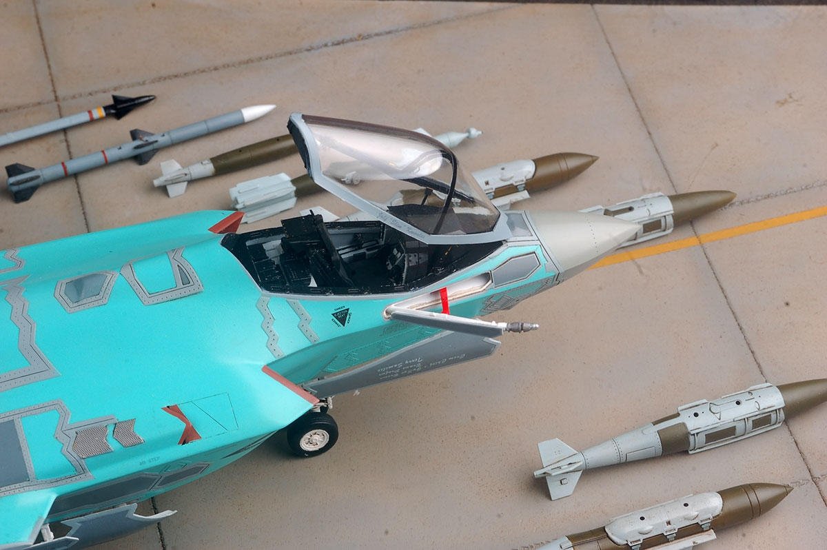 Kitty Hawk 80132 F-35C Lighting II 1/48 – zdjęcie 14