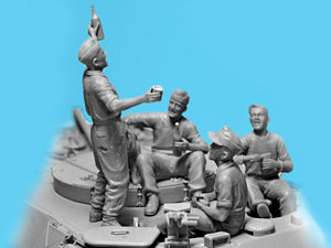 ICM 35343 Prost! Between Battles on Bergepanther WWII German Tankmen with Bergepanther 1/35 – image 4