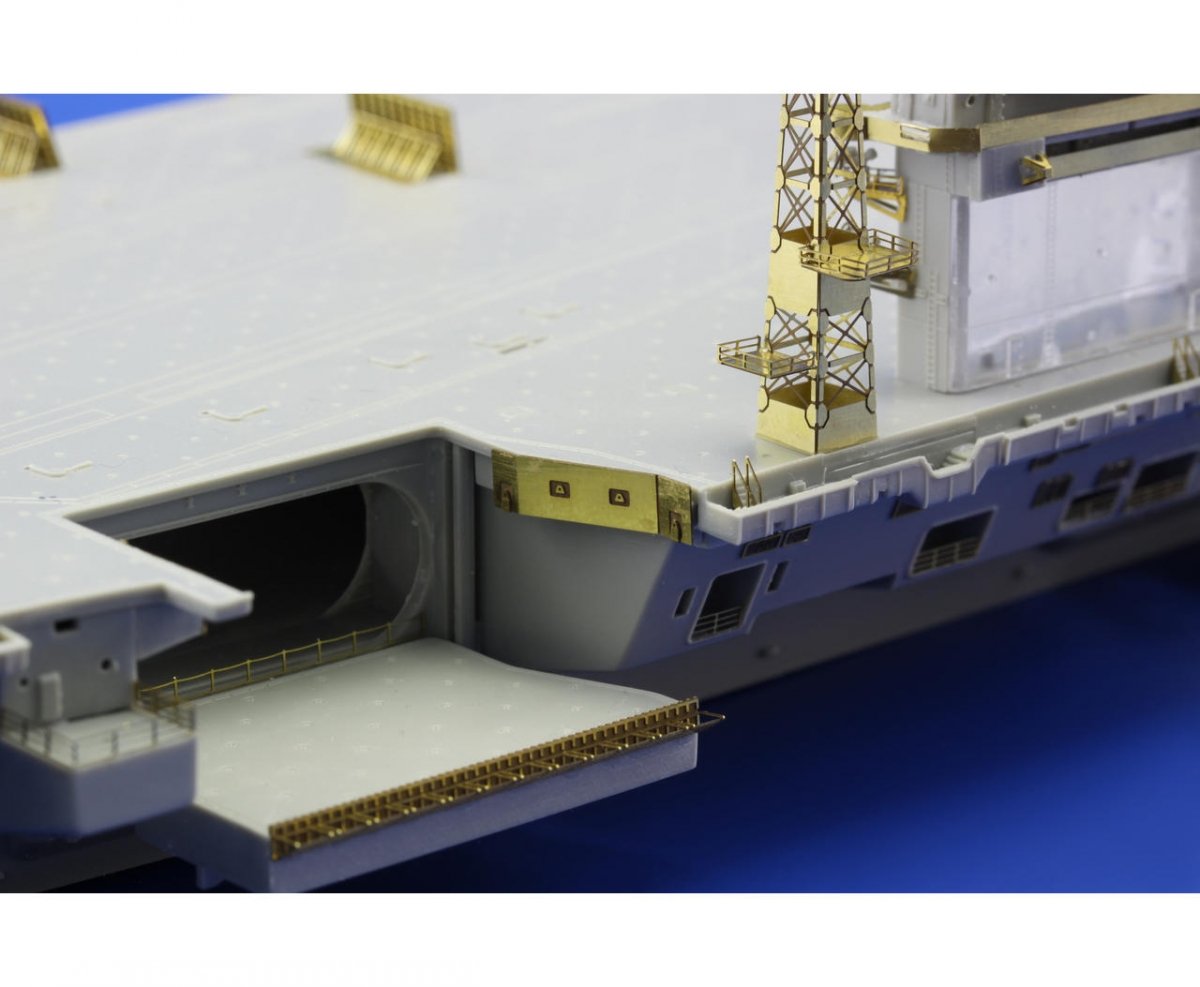 Eduard 17029 USS Nimitz CVN-68 TRUMPETER 1/700 – zdjęcie 5