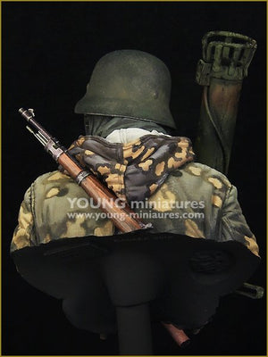 Young Miniatures YM1865 German Waffen SS with Panzerschreck 1/10 – Bild 4