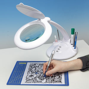 Lightcraft LC8098LED-EU LED Magnifier Table Lamp with Organiser Base / Kompaktowa Biurkowa Lampka Powiększająca LED z Podstawką Organizerem – zdjęcie 4