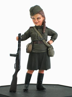 FineMolds FT4 WWII USSR Infantry Woman &amp;amp; PPSh1941 1/12 – image 2