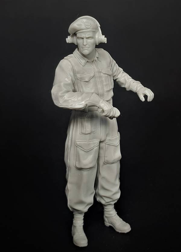 Panzer Art FI35-166 British tank commander coverall 1/35 – image 3