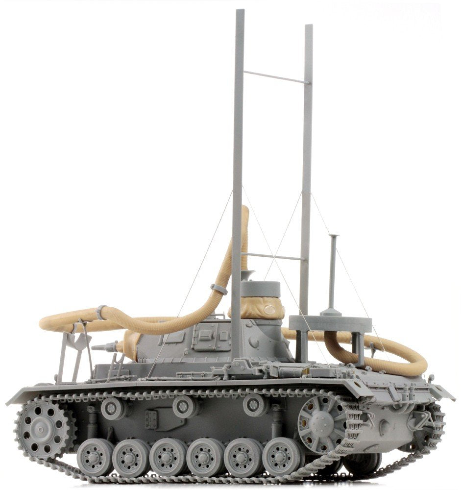Cyber Hobby 6717 Pz. Kpfw. 111(3.7cm)(T) Ausf. F, Operation Seelowe 1/35 – zdjęcie 7