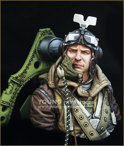 Young Miniatures YM1868 RAF Spitfire Mk.l Pilot WWll 1/10 – image 2