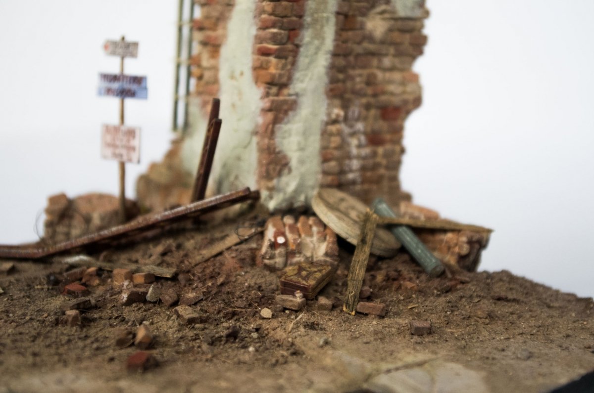 RT-Diorama 35307 Factory Rubble &amp;amp; Ruins Set 1/35 – image 4
