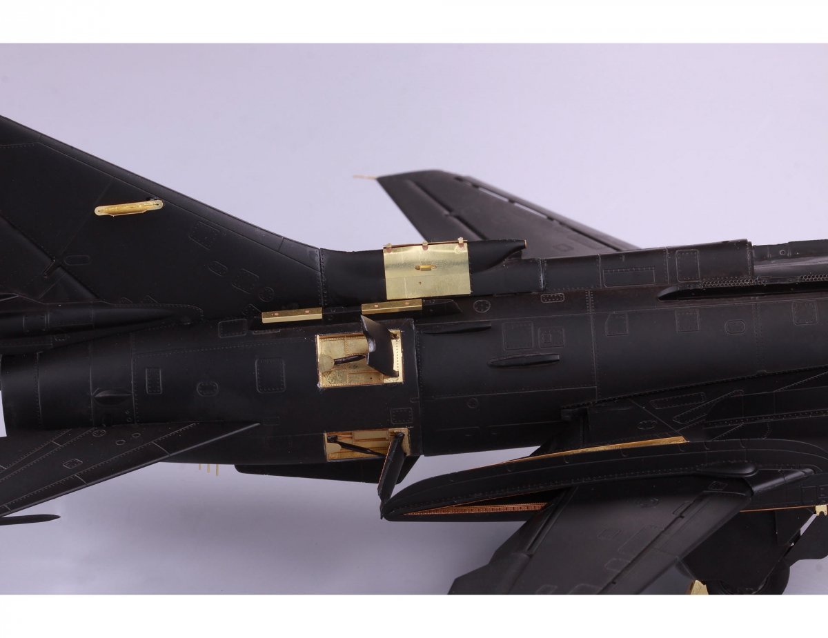 Eduard 48923 Su-17 M3/ M4 FOD KITTY HAWK 1/48 – image 3