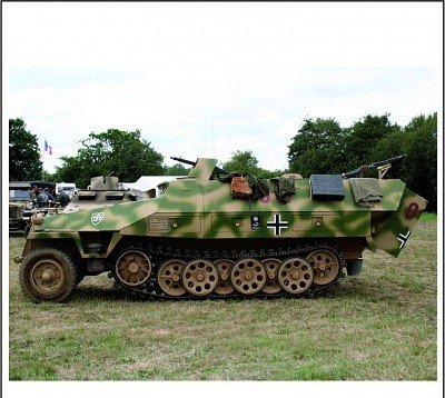 Zebrano 100-002 Sd.Kfz 251/1D 1/100