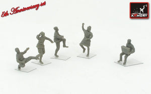 Armory Models F7221 Soviet soldiers at a party 1/72 – image 2