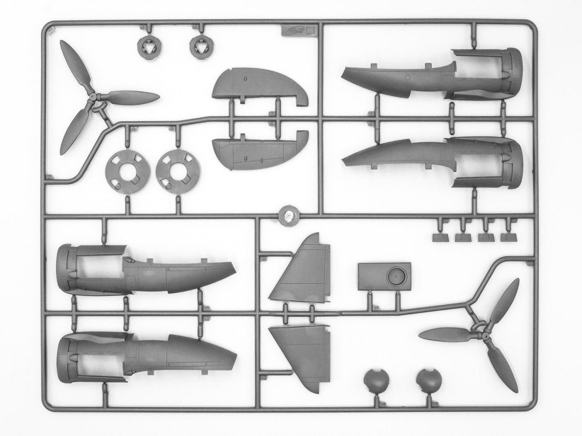 ICM 48229 Ju 88A-4 with German Ground Personnel and Torpedo Trailers 1/48 – zdjęcie 10