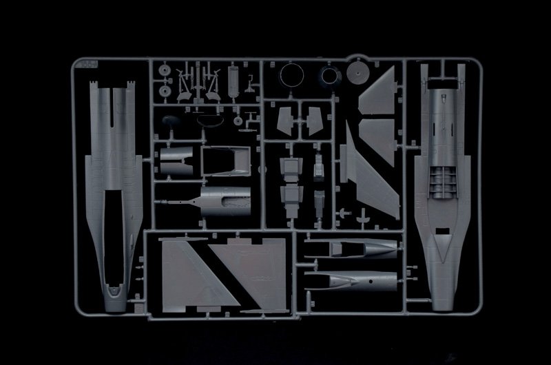 Italeri 72009 F-16 C/D Night Falcon - Complete Set For Modeling 1/72 – image 6