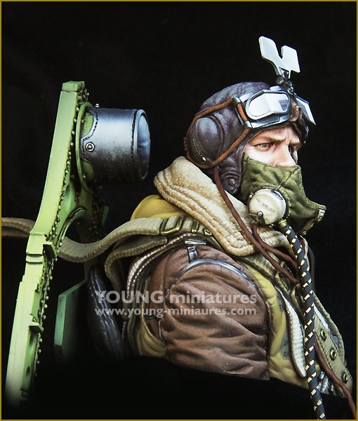 Young Miniatures YM1868 RAF Spitfire Mk.l Pilot WWll 1/10 – image 7