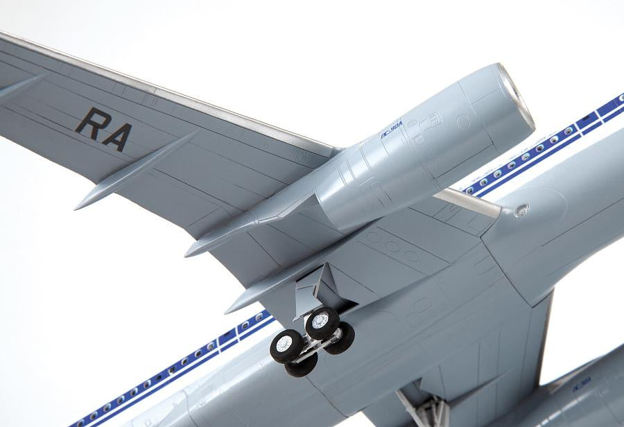 Zvezda 7049 Tu-214 1/144 – Bild 5
