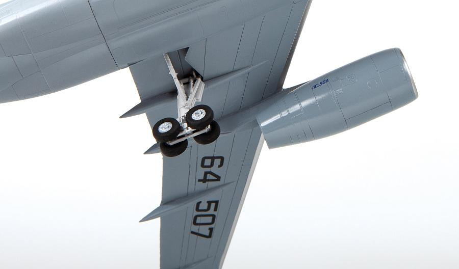 Zvezda 7049 Tu-214 1/144 – Bild 6