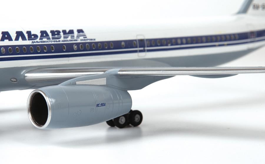 Zvezda 7049 Tu-214 1/144 – Bild 7
