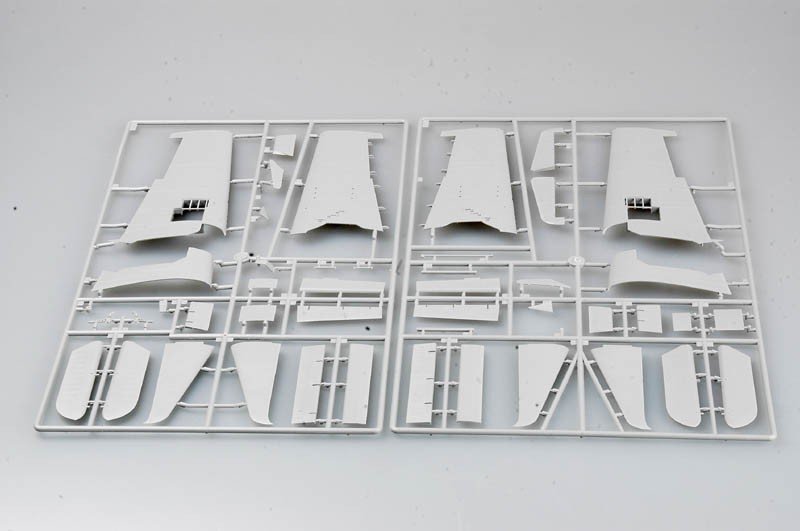 Trumpeter 02257 Grumman F6F-5 Hellcat 1/32 – image 3