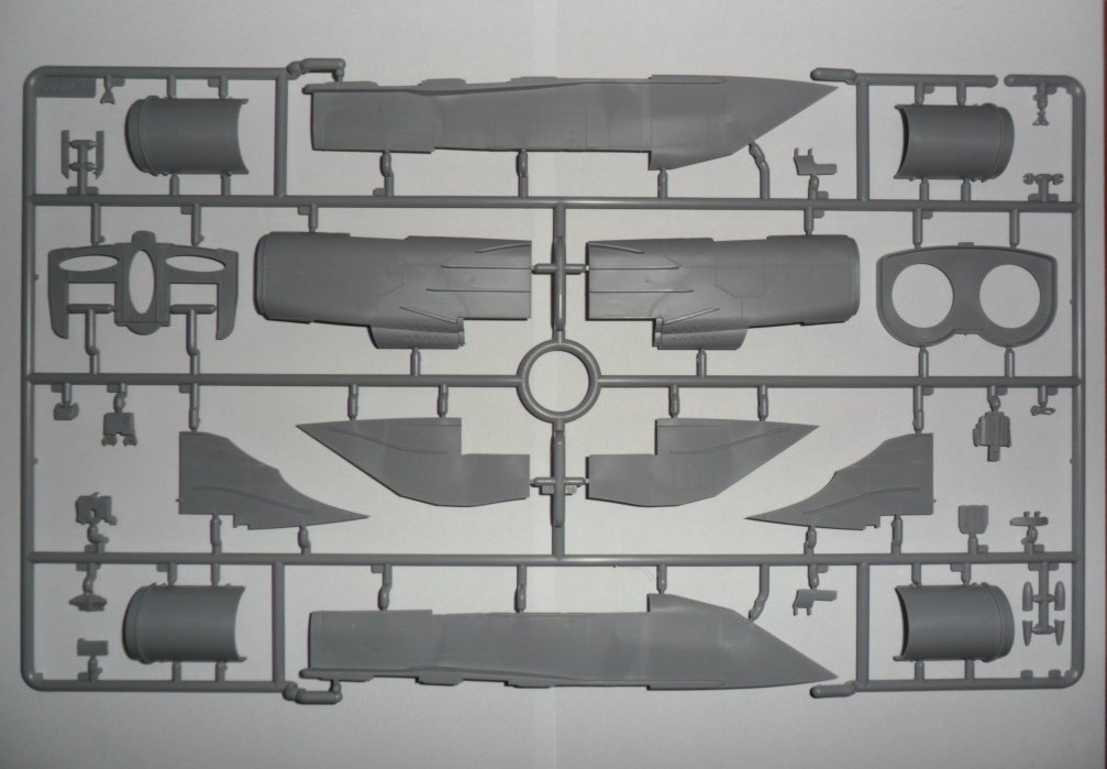 ICM 48904 MiG-25 RBF, Soviet Reconnaissance Plane 1/48 – image 10
