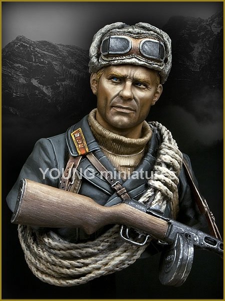 Young Miniatures YM1827 SOVIET MOUNTAINEER OFFICER 1942 1/10