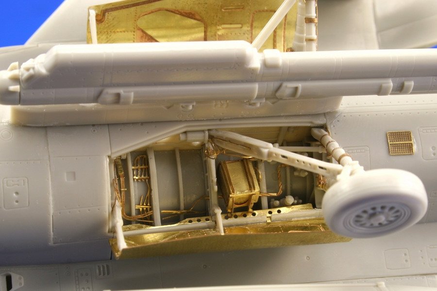 Eduard 49390 F-16CJ Block 50 undercarriage 1/48 Tamiya – immagine 5
