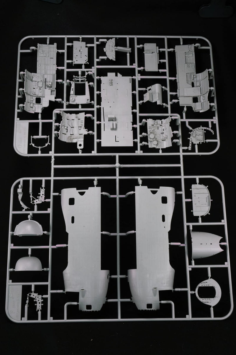 Border Model BF-011 Avro Lancaster B. Mk.III &amp;quot;Dambusters&amp;quot; w/ Full Interior 1/32 – zdjęcie 5