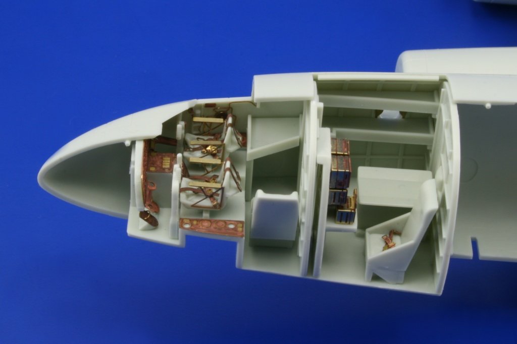 Eduard SS284 Fw 200C Condor interior 1/72 REVELL – image 2