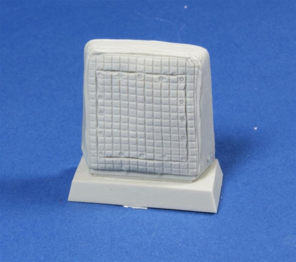 Panzer Art RE35-174 Cooler mask with canvas cover for Sd.Kfz 9 “FAMO” 1/35 – image 2
