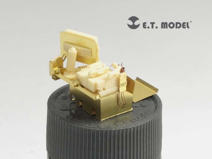 E.T. Model E35-078 US ARMY HUMVEE Blue Force Tracker &amp;amp; SINCGAR Unit (For BRONCO Kit) 1/35 – zdjęcie 3