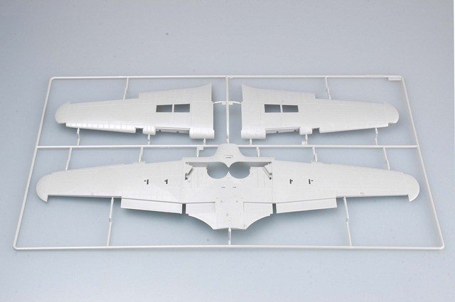Trumpeter 02416 HURRICANE Mk.IIC/TROP 1/24 – immagine 8