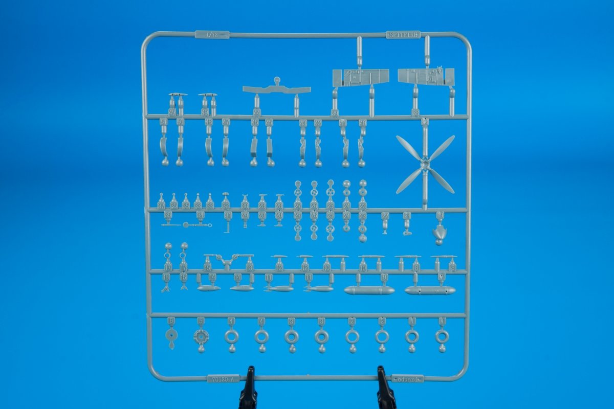 Eduard 70128 Spitfire Mk.VIII 1/72 – Bild 5