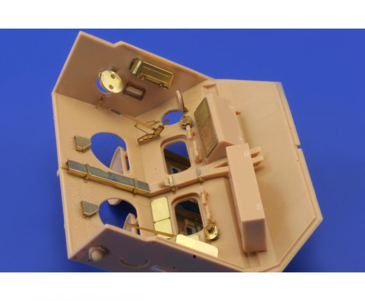 Eduard 36179 152mm ShkH vz.77 DANA interior 1/35 Hobby Boss – image 7