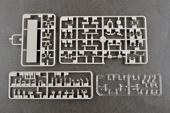 Trumpeter 06739 USS Guam CB-2 1/700 – image 7