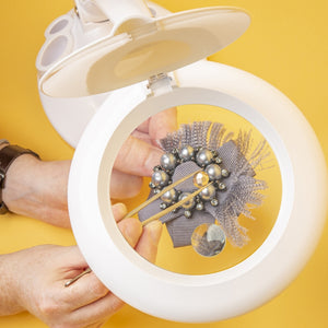 Lightcraft LC8098LED-EU LED Magnifier Table Lamp with Organiser Base / Kompaktowa Biurkowa Lampka Powiększająca LED z Podstawką Organizerem – zdjęcie 5