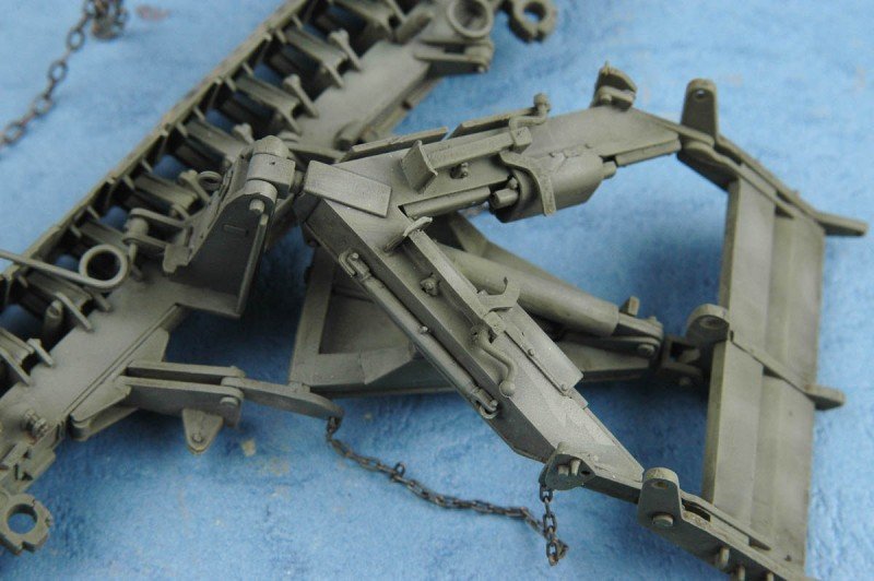 Trumpeter 01575 American M1132 Engineer Squad Vehicle 1/35 – image 3