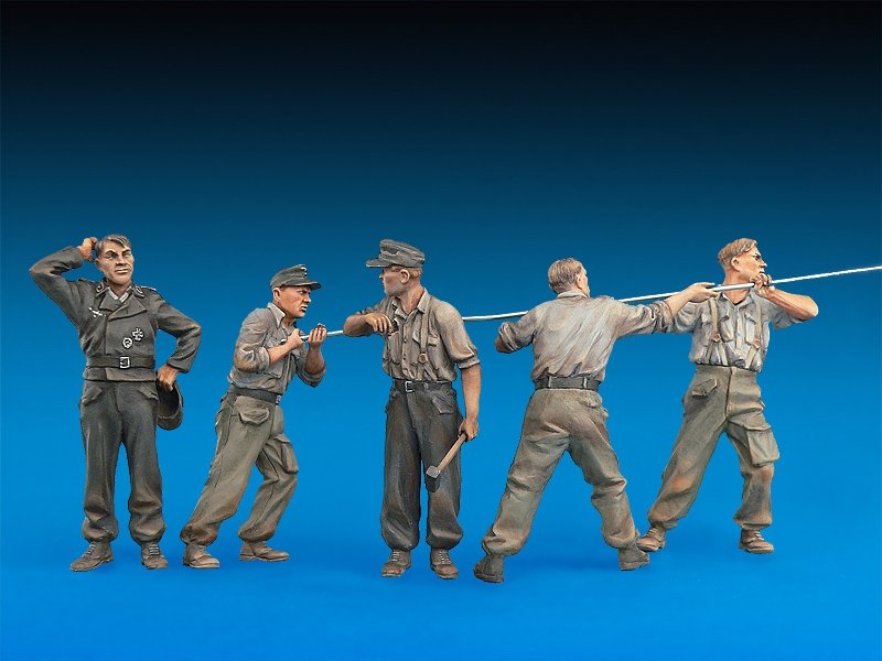 MiniArt 35285 GERMAN TANK CREW AT WORK. SPECIAL EDITION 1/35 – image 2