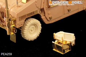 Voyager Model PEA259 US ARMY HUMVEE Blue Force Tracker &amp;amp; SincGar Unit (GP) 1/35 – zdjęcie 2