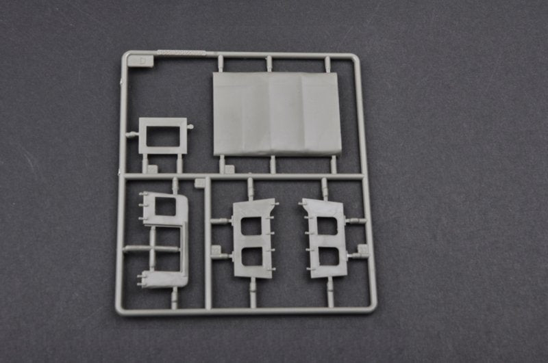 Trumpeter 05518 JGSDF type 73 Light Truck (Police) 1/35 – image 6