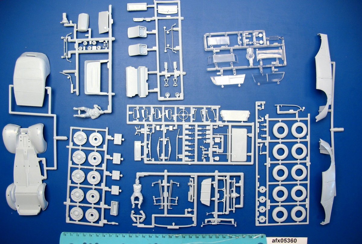 Airfix 05360 Monty&amp;#39;s Humber Snipe Staff Car 1/32 – zdjęcie 4