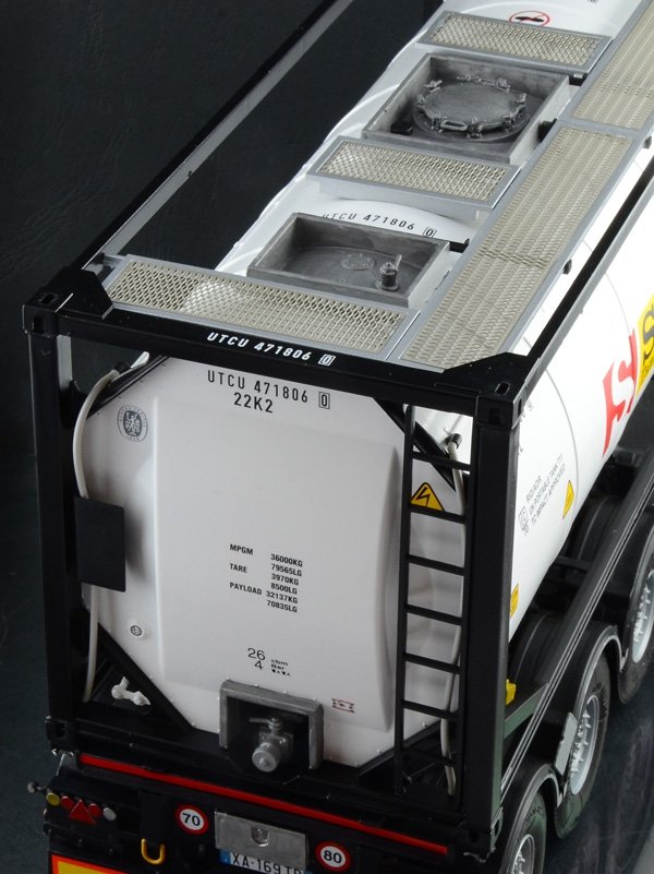 Italeri 3929 TECNOKAR TRAILER WITH 20 TANK 1/24 – image 13