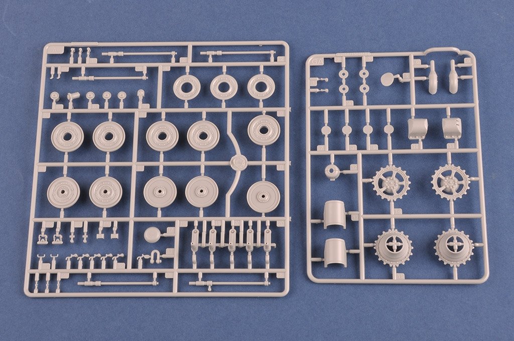 Hobby Boss 84558 Pz.Kpfw.VI Sd.Kfz.182 Tiger II Porsche Early production vehicle Fgst.Nr.280009 1/35 – image 8