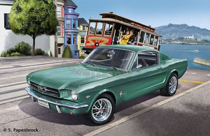 Revell 67065 Ford Mustang 1965 2+2 Fastback Model Set 1/24 – zdjęcie 2