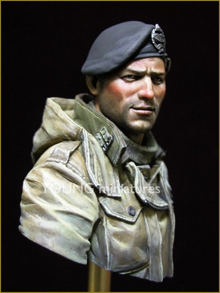Young Miniatures YM1835 British Tank Crew WWII 1/10 – image 7