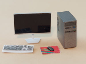 Point of no Return 3524057 PC z monitorem, klawiaturą, myszką i kalkomaniami / PC with monitor, keyboard, mouse and decals 1/35 – immagine 2