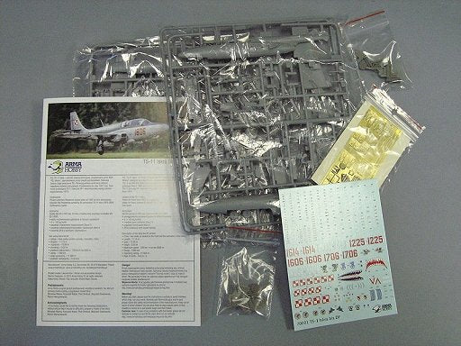 Arma Hobby 70001 TS-11 Iskra bis DF - deluxe set 1/72 – image 2