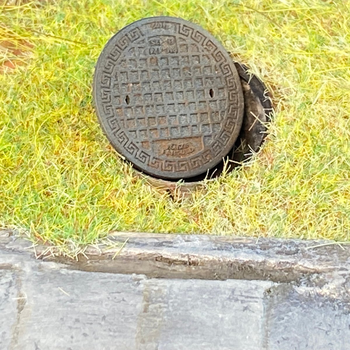 Point of no Return 3523036 Żeliwny właz kanalizacyjny / Cast iron sewer manhole 1/35 – zdjęcie 9