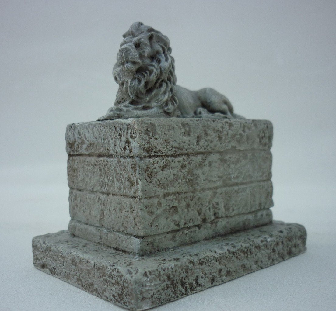 RT-Diorama 35183 Lion Statue 1/35 – image 4