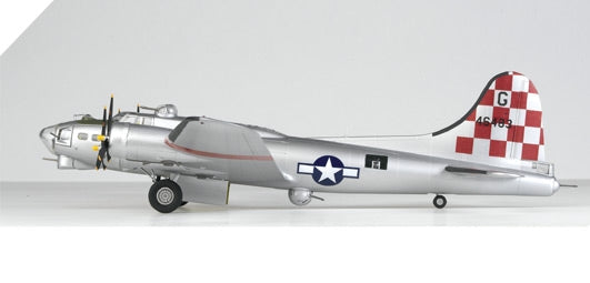 Academy 12414 B-17G Flying Fortress Special Nose Art Edition 1/72 – zdjęcie 9