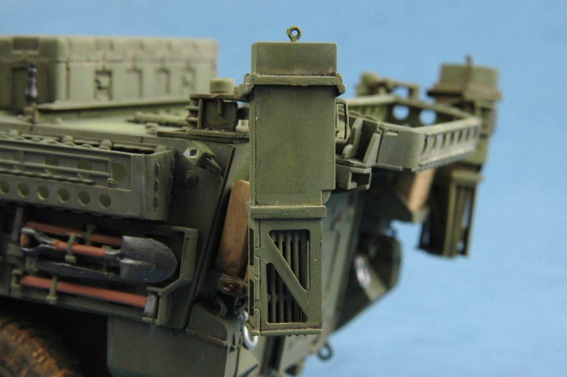 Trumpeter 01575 American M1132 Engineer Squad Vehicle 1/35 – image 4